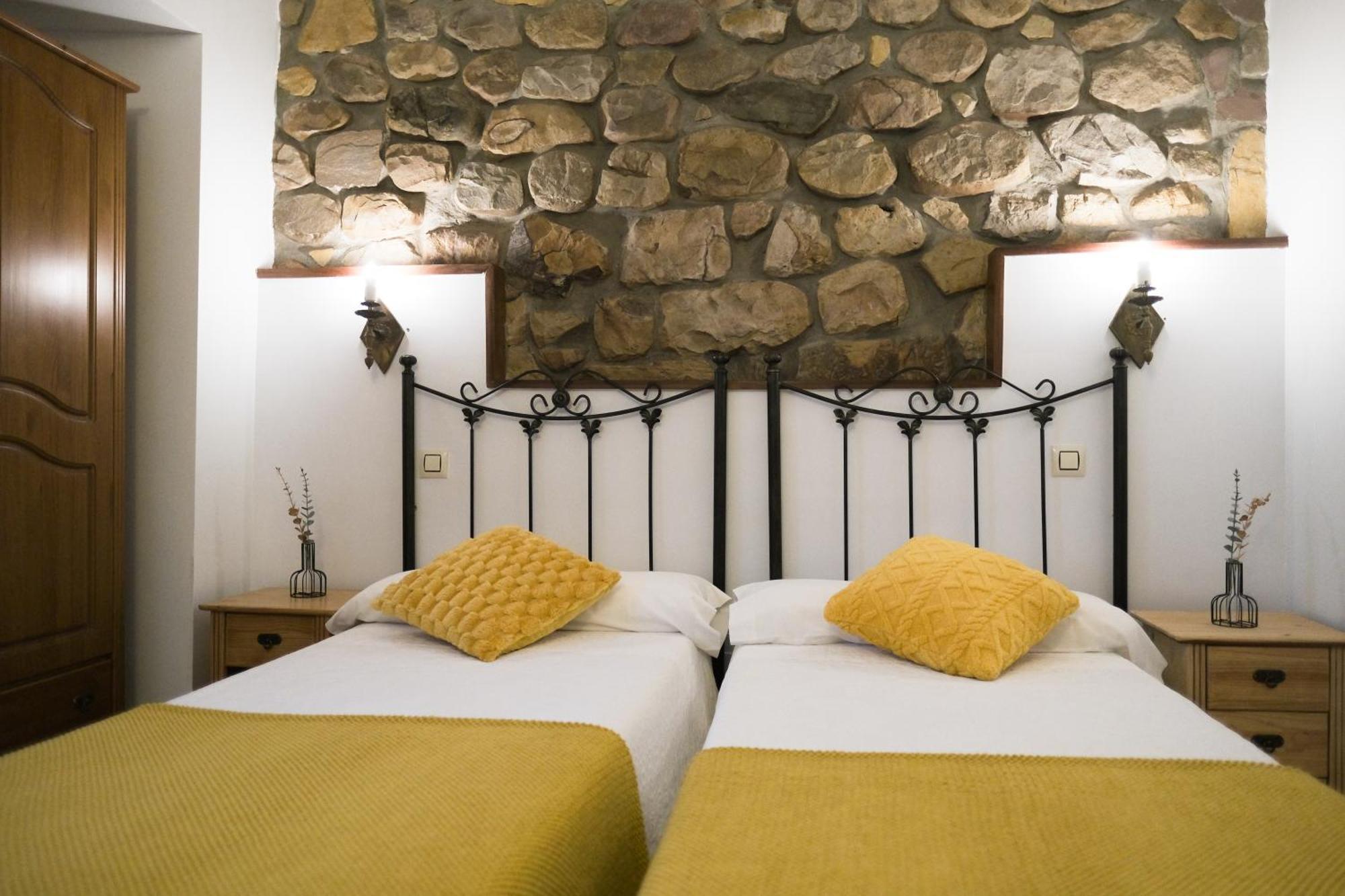 Posada La Estela De Barros Corrales De Buelna Kültér fotó