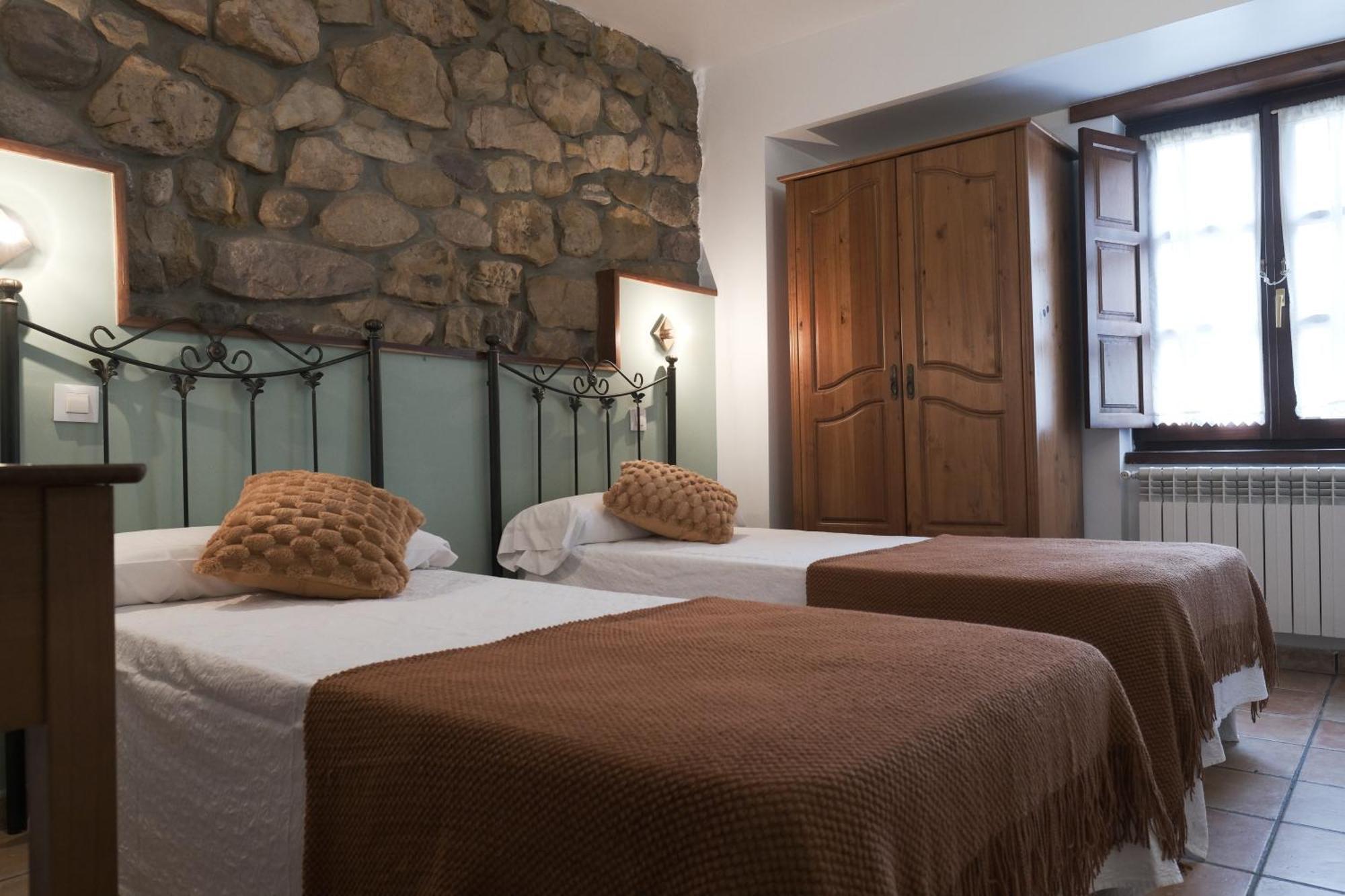 Posada La Estela De Barros Corrales De Buelna Kültér fotó