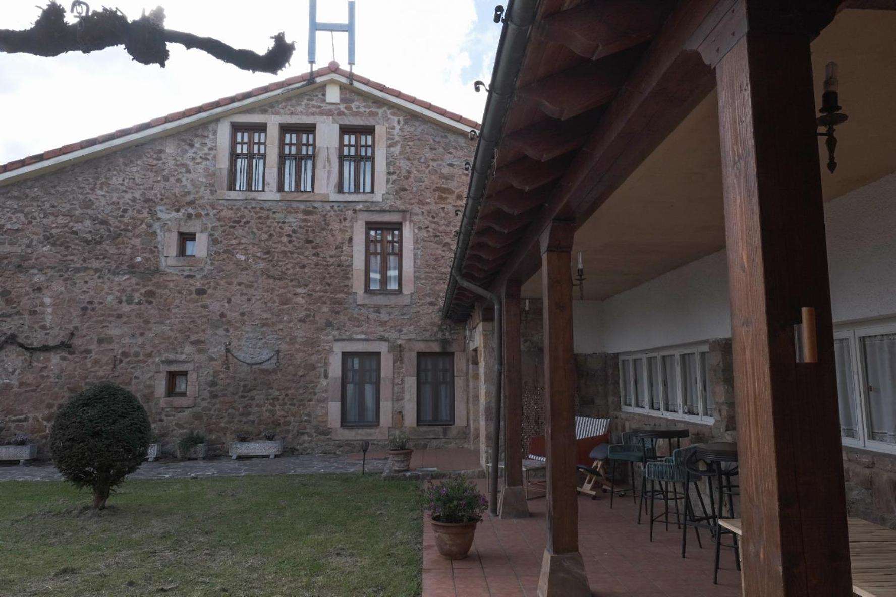 Posada La Estela De Barros Corrales De Buelna Kültér fotó
