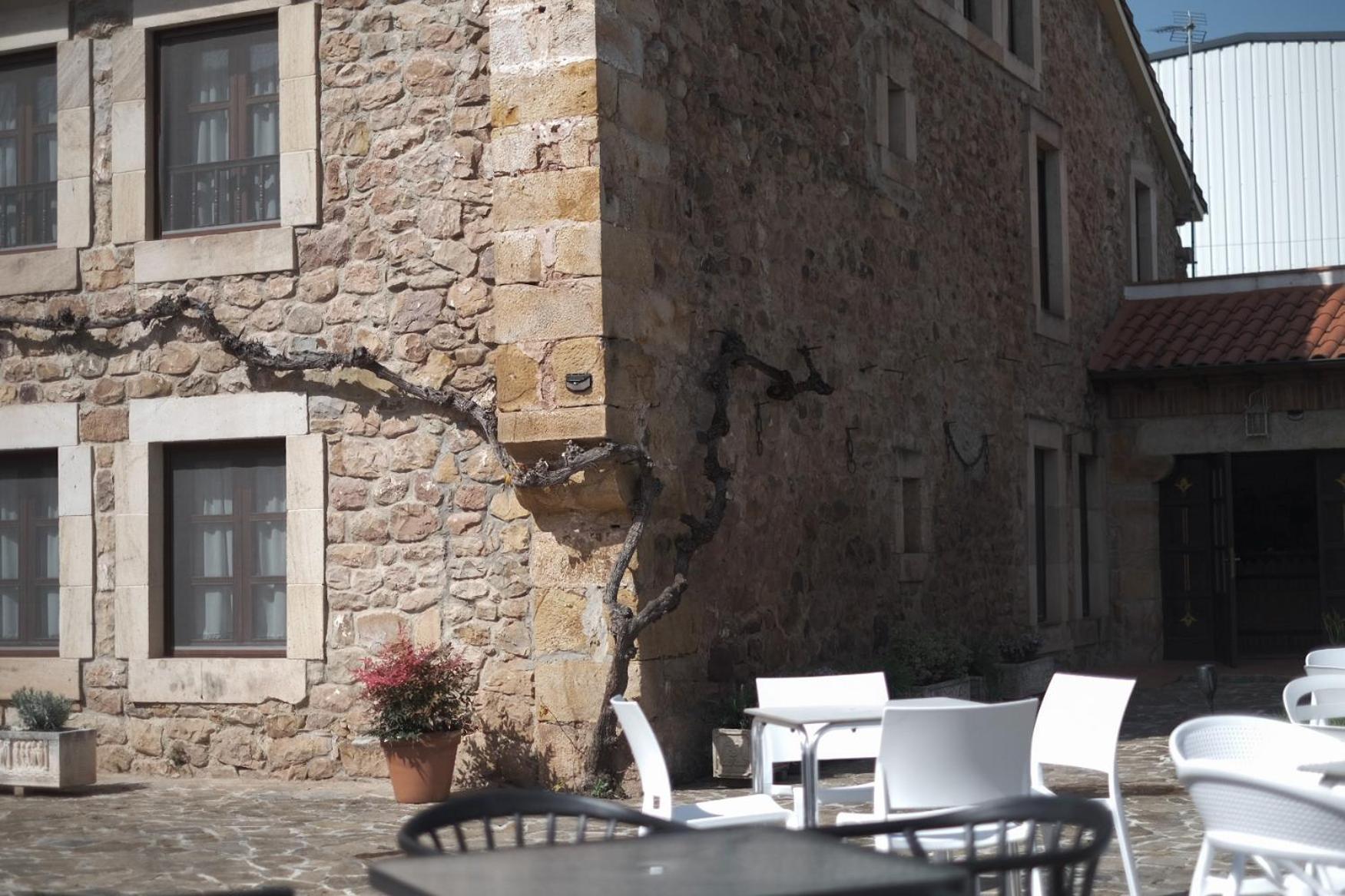 Posada La Estela De Barros Corrales De Buelna Kültér fotó