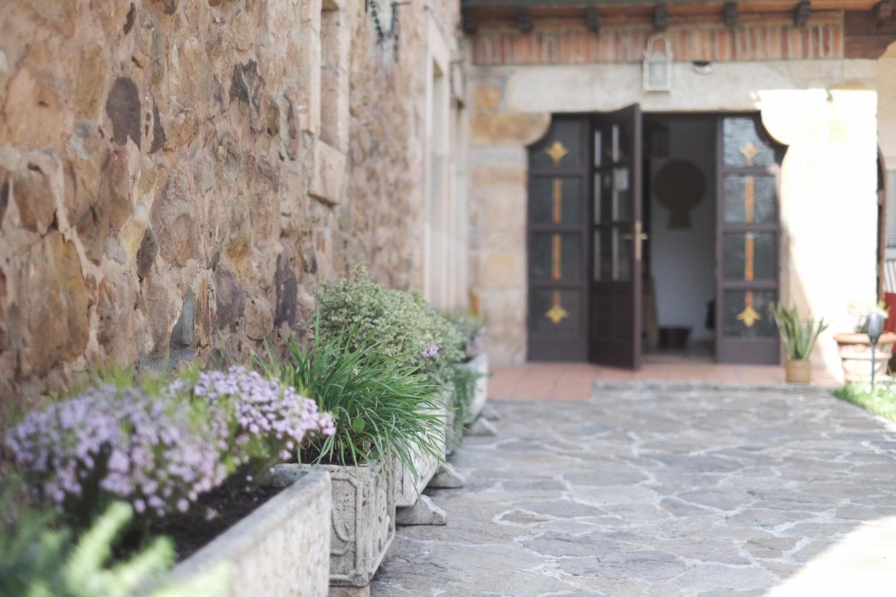 Posada La Estela De Barros Corrales De Buelna Kültér fotó