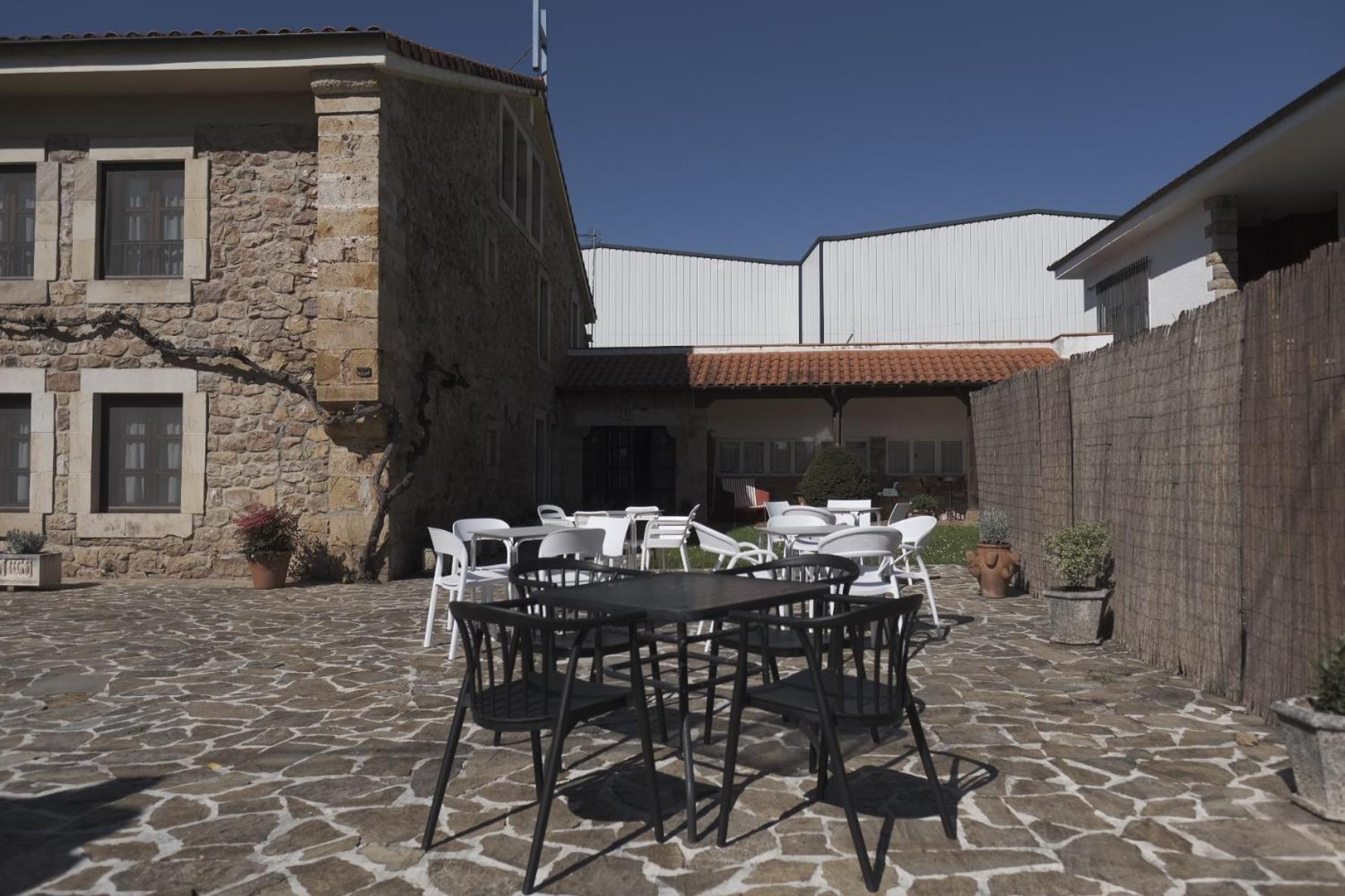 Posada La Estela De Barros Corrales De Buelna Kültér fotó